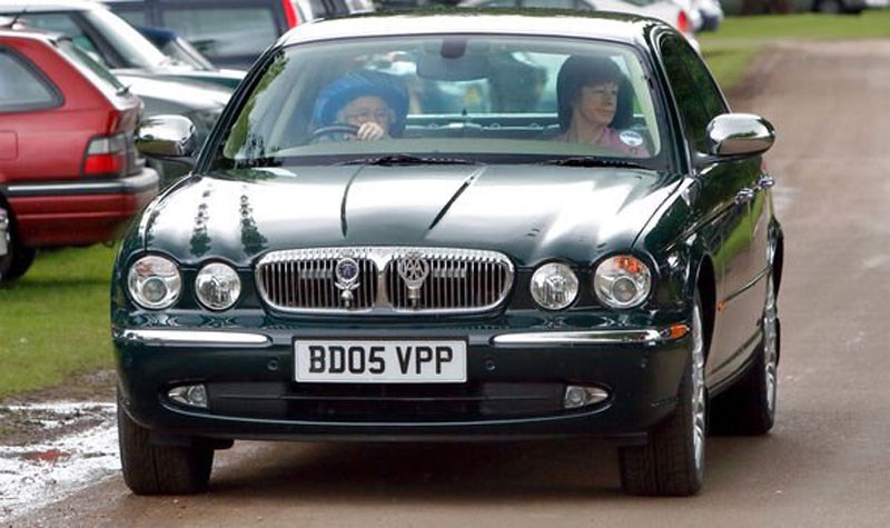 Những chiếc ô tô của Nữ hoàng Anh