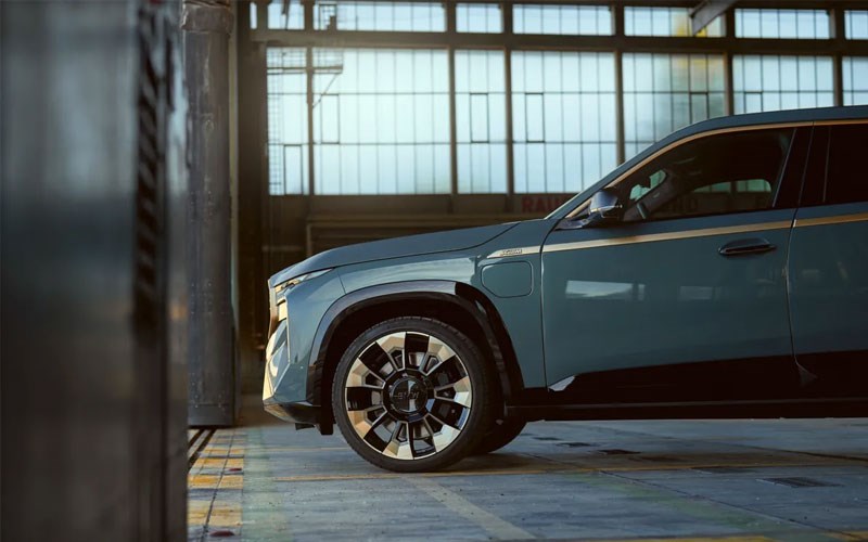 BMW chính thức ra mắt mẫu SUV hybrid công suất cao