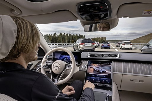 Hệ thống lái tự động Drive Polot của Mercedes-Benz