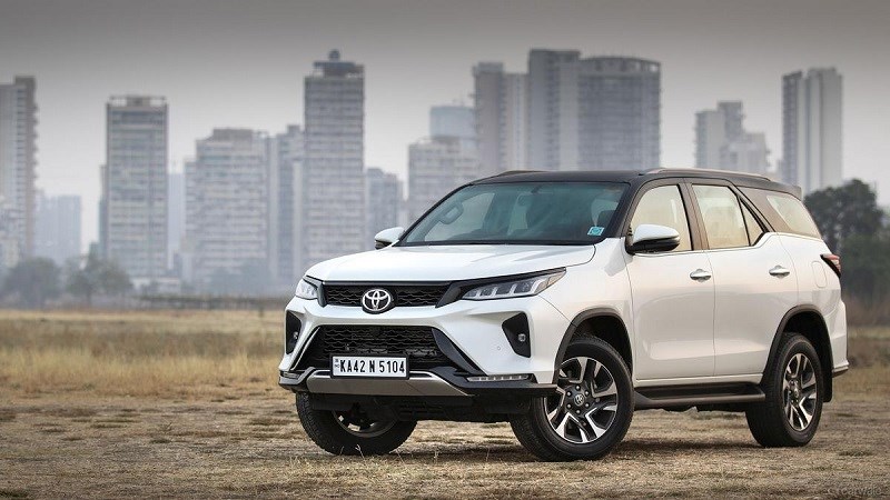 Toyota Fortuner 2022 tăng giá 42 triệu đồng