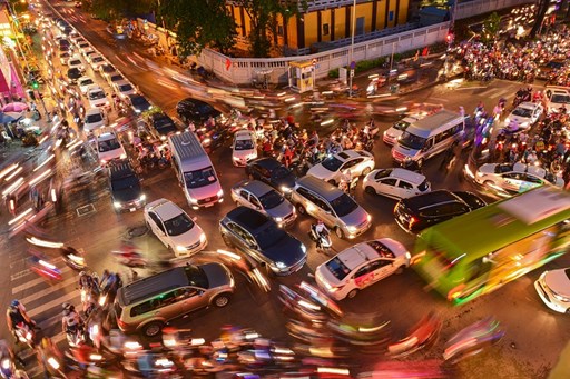 Tỷ lệ sở hữu ô tô của người Việt so với các nước xung quanh