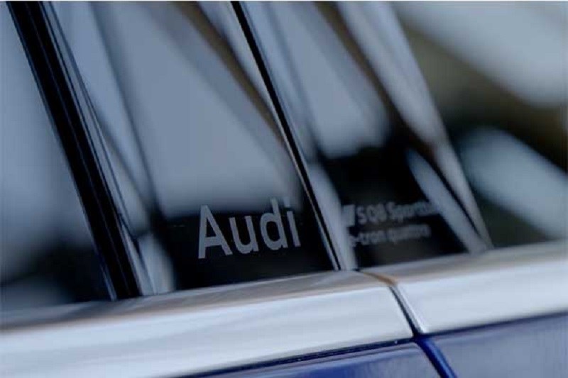 Audi ra mắt logo 2D đen trắng mới