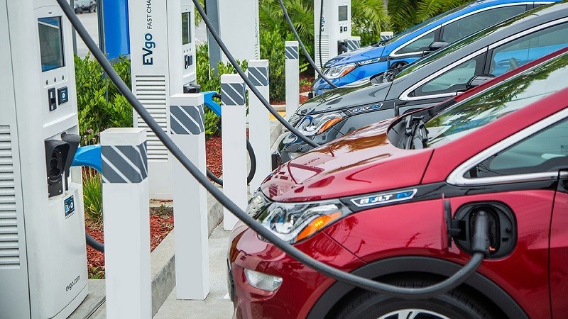Nước Mỹ có bao nhiêu trạm sạc cho ô tô điện?