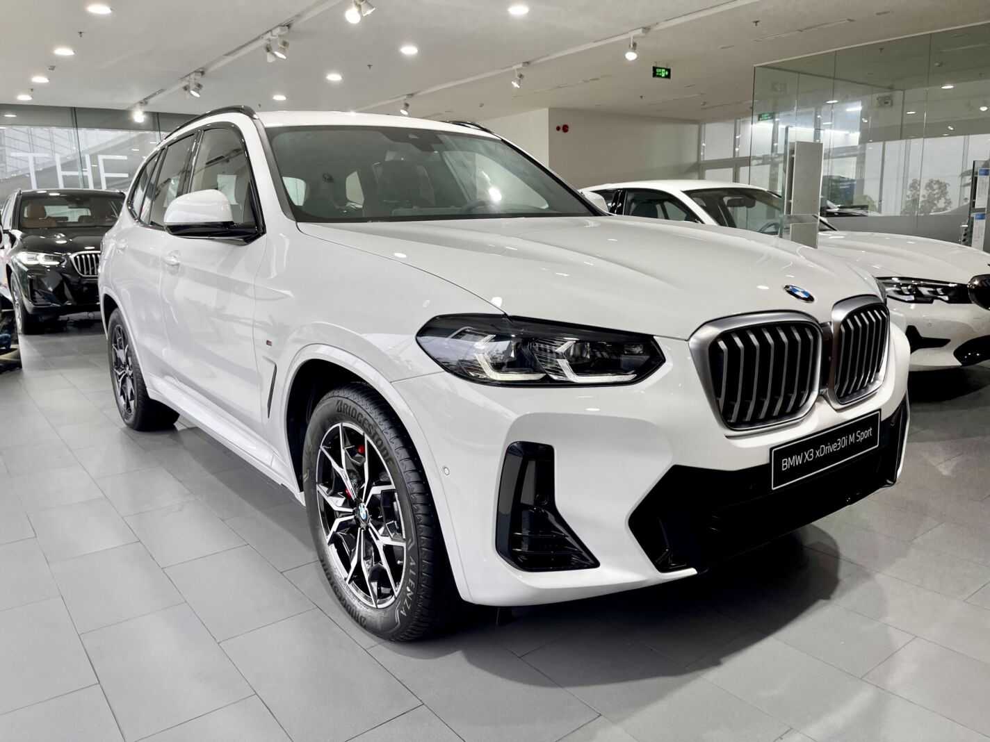 BMW X3 và X5 giảm giá mạnh, tặng gói bảo dưỡng miễn phí