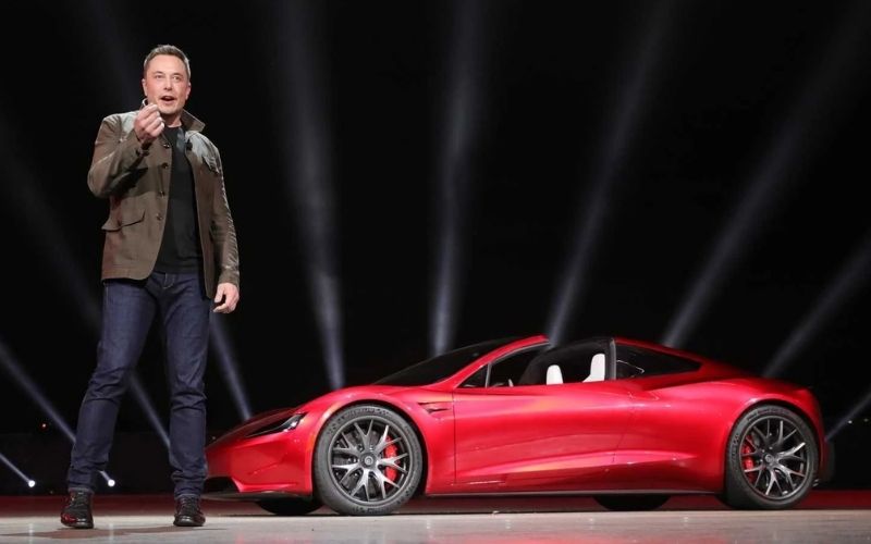 Huyền thoại ngành ô tô điện Elon Musk